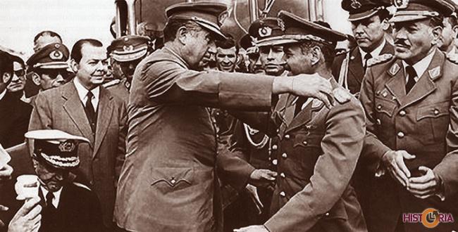Gral. Augusto Pinochet y Gral. Hugo Banzer, al momento del 